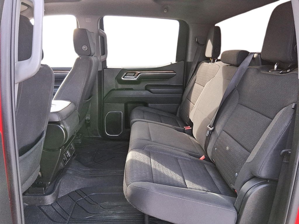 2023 Chevrolet Silverado 1500 CREW CAB 4X4 LT in Stratford, Ontario - 9 - w1024h768px