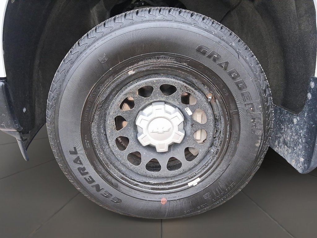 2023 Chevrolet Silverado 1500 Crew Cab Wt 4x4 in Stratford, Ontario - 6 - w1024h768px