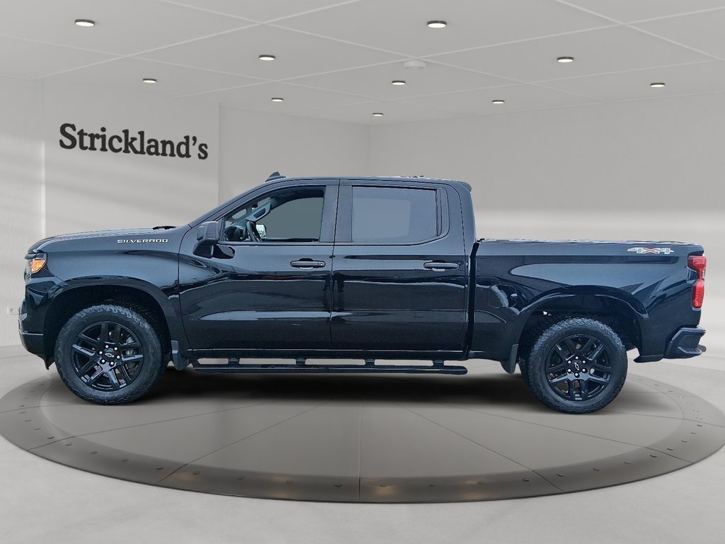 2023 Chevrolet Silverado 1500 Crew Cab 4x4 Custom in Stratford, Ontario - 5 - w1024h768px