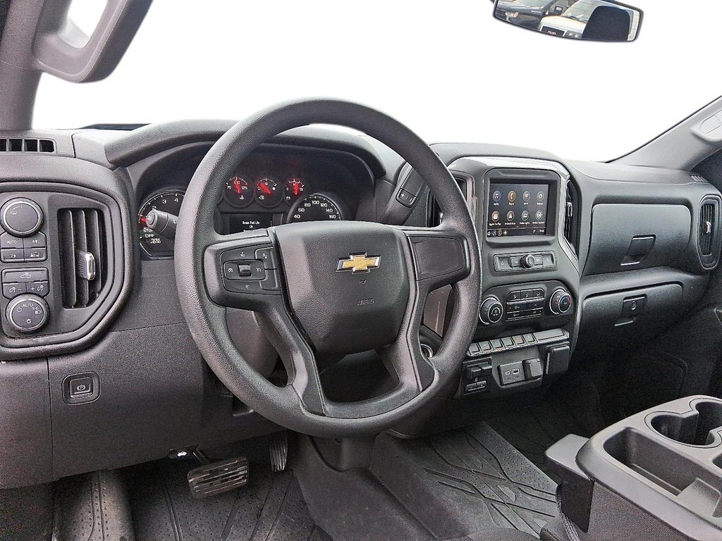 2023 Chevrolet Silverado 1500 Crew Cab 4x4 Custom in Stratford, Ontario - 10 - w1024h768px