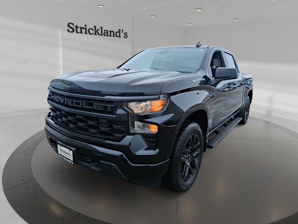 2023 Chevrolet Silverado 1500 Crew Cab 4x4 Custom in Stratford, Ontario - 1 - w1024h768px