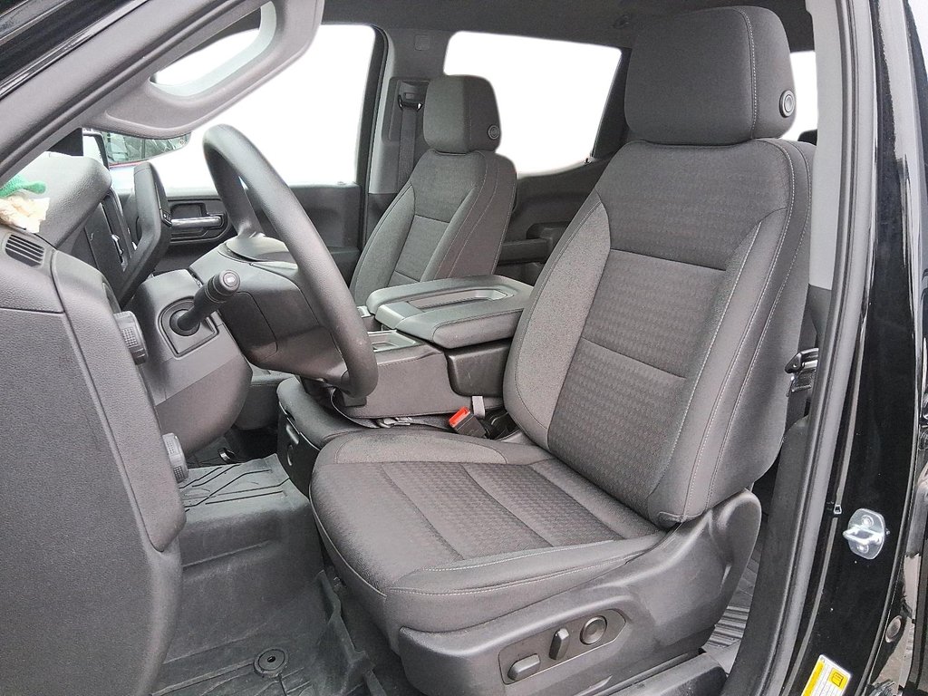 2023 Chevrolet Silverado 1500 Crew Cab 4x4 Custom in Stratford, Ontario - 8 - w1024h768px