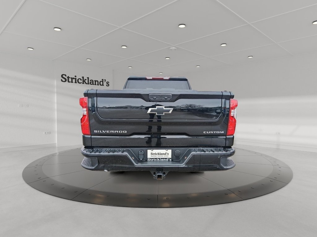 2023 Chevrolet Silverado 1500 Crew Cab 4x4 Custom in Stratford, Ontario - 3 - w1024h768px