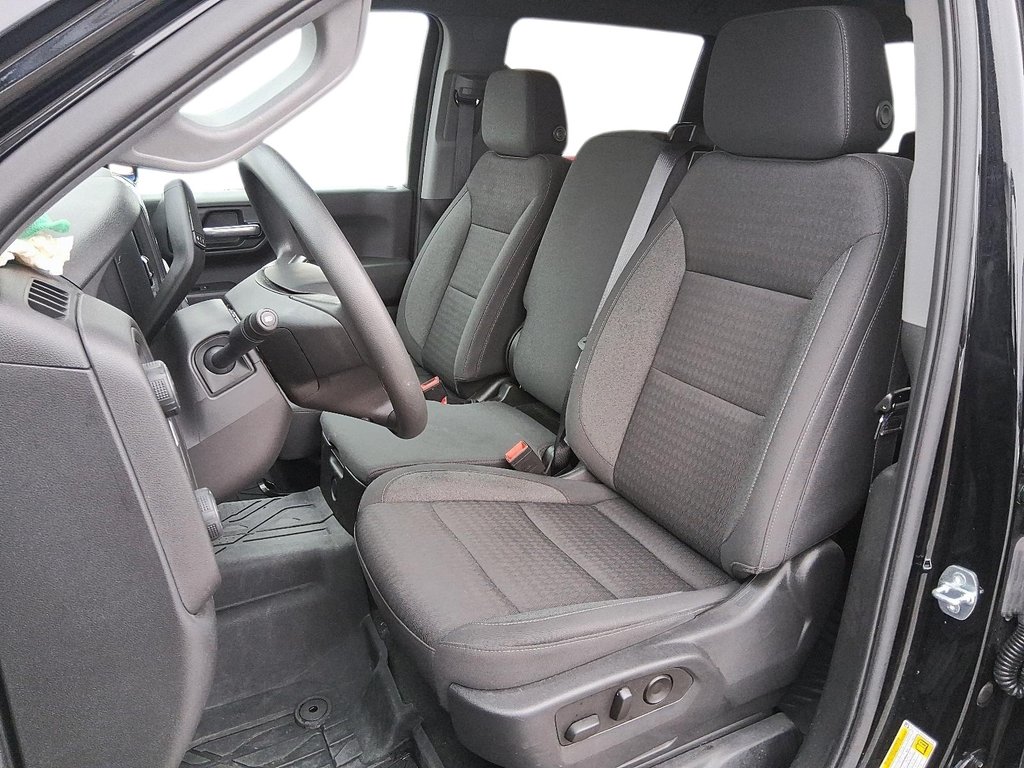 2023 Chevrolet Silverado 1500 Crew Cab 4x4 Custom in Stratford, Ontario - 7 - w1024h768px