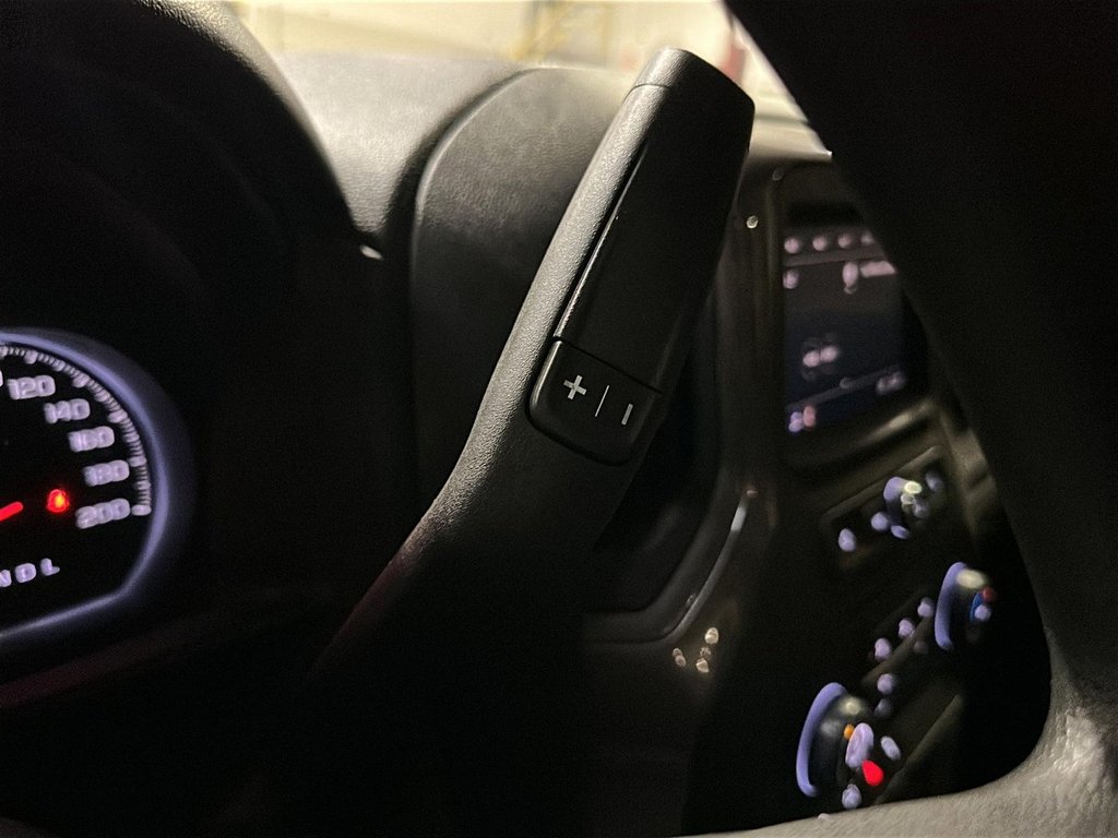 2023 Chevrolet Silverado 1500 CREW CAB 4X4 WT in Stratford, Ontario - 13 - w1024h768px