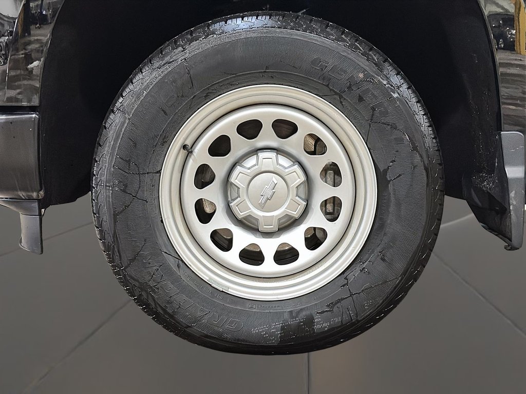 2023 Chevrolet Silverado 1500 CREW CAB 4X4 WT in Stratford, Ontario - 6 - w1024h768px