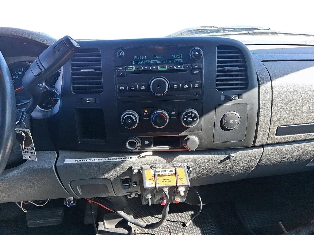 2013 Chevrolet Silverado 3500 WT in Stratford, Ontario - 14 - w1024h768px