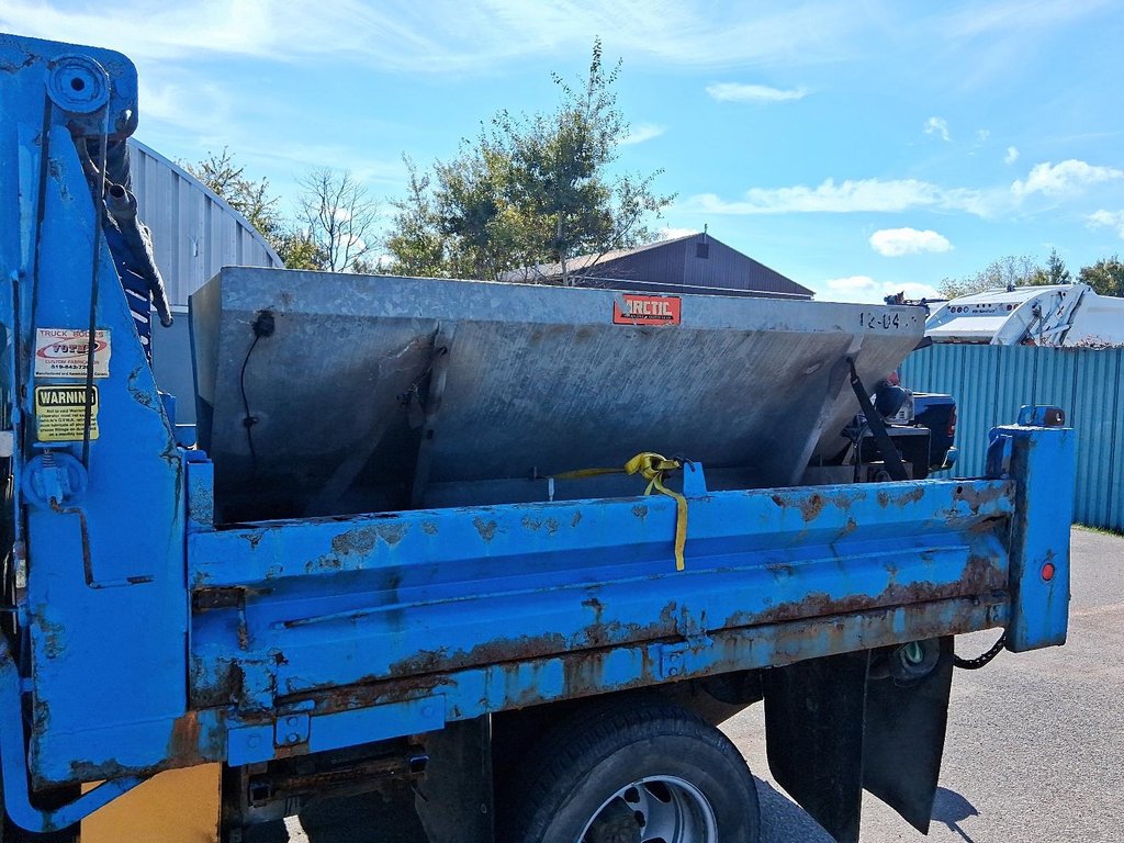 2013 Chevrolet Silverado 3500 WT in Stratford, Ontario - 18 - w1024h768px