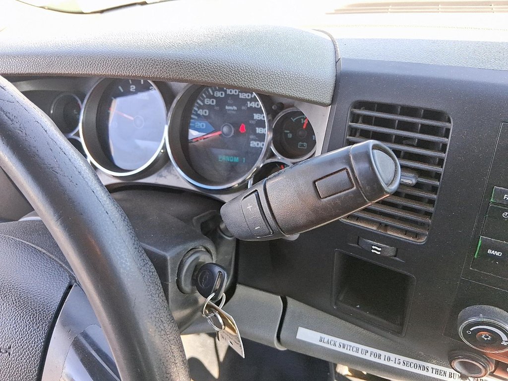 2013 Chevrolet Silverado 3500 WT in Stratford, Ontario - 15 - w1024h768px