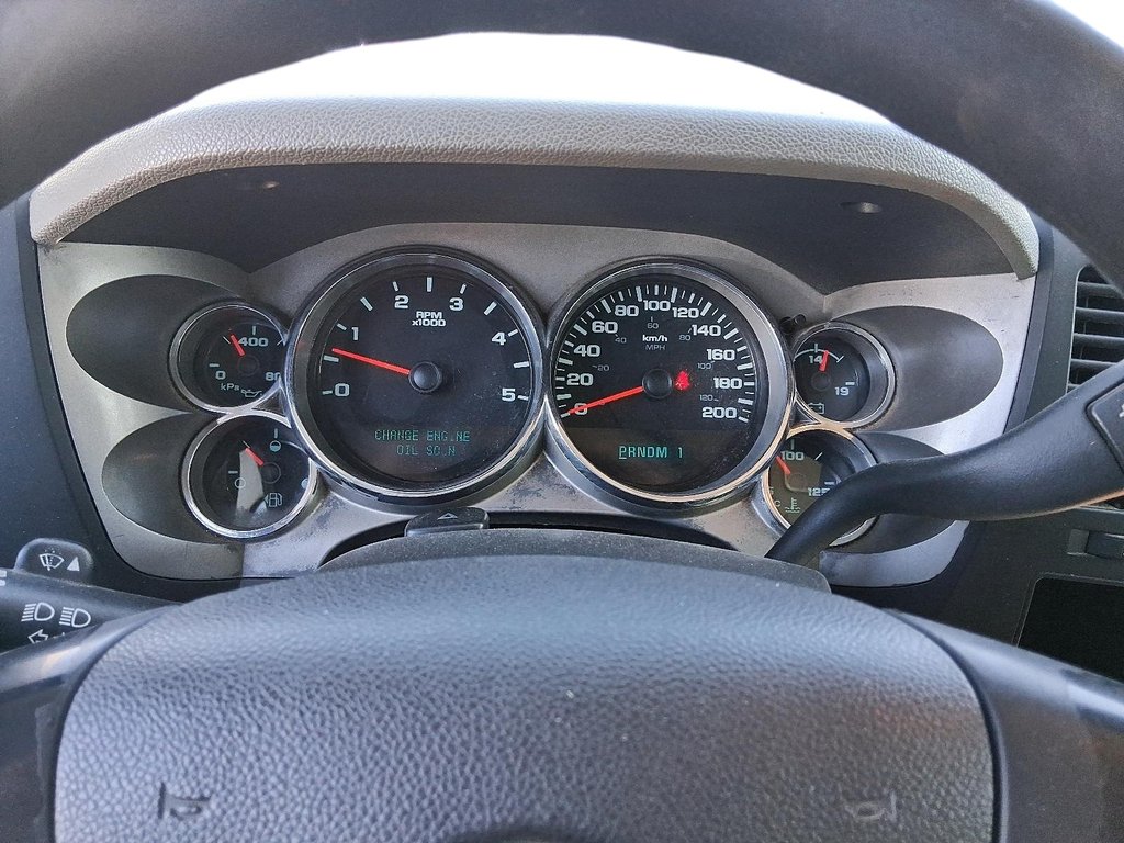 2013 Chevrolet Silverado 3500 WT in Stratford, Ontario - 13 - w1024h768px