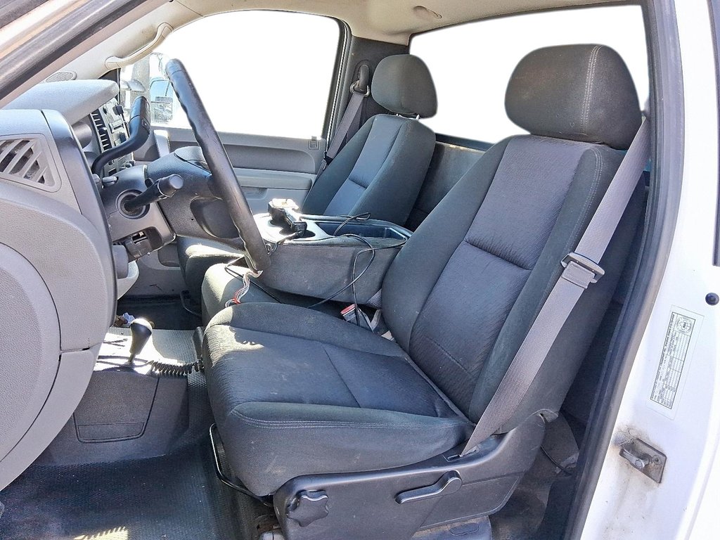 2013 Chevrolet Silverado 3500 WT in Stratford, Ontario - 8 - w1024h768px