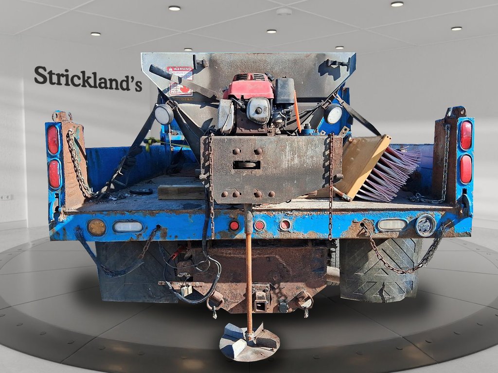 2013 Chevrolet Silverado 3500 WT in Stratford, Ontario - 3 - w1024h768px