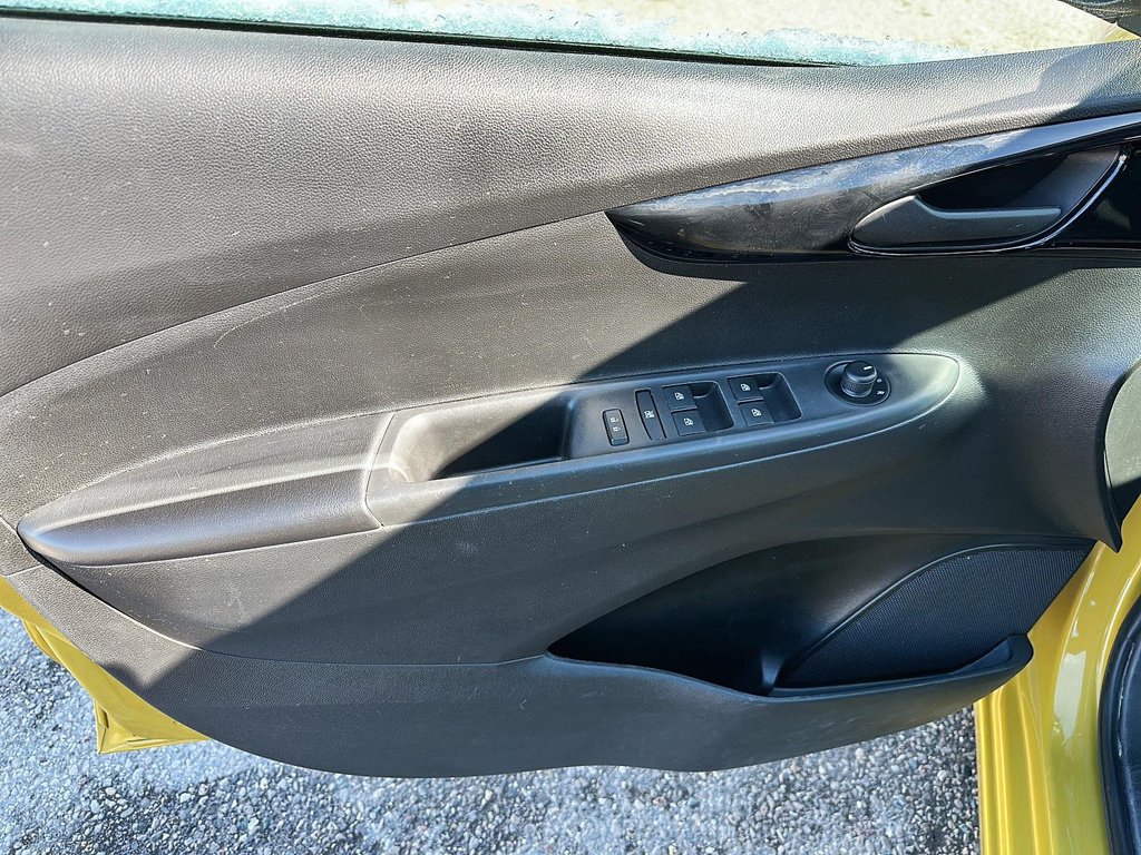2022 Chevrolet Spark 1LT CVT Hatchback in Stratford, Ontario - 10 - w1024h768px