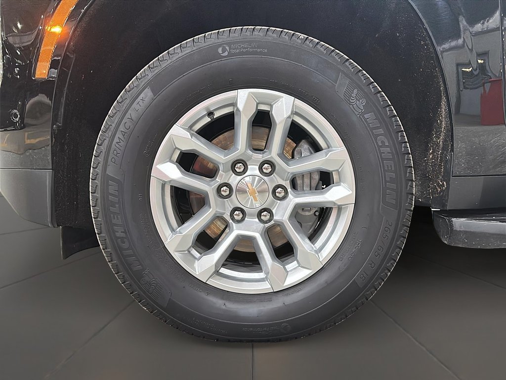 2025 Chevrolet Suburban LT in Stratford, Ontario - 7 - w1024h768px