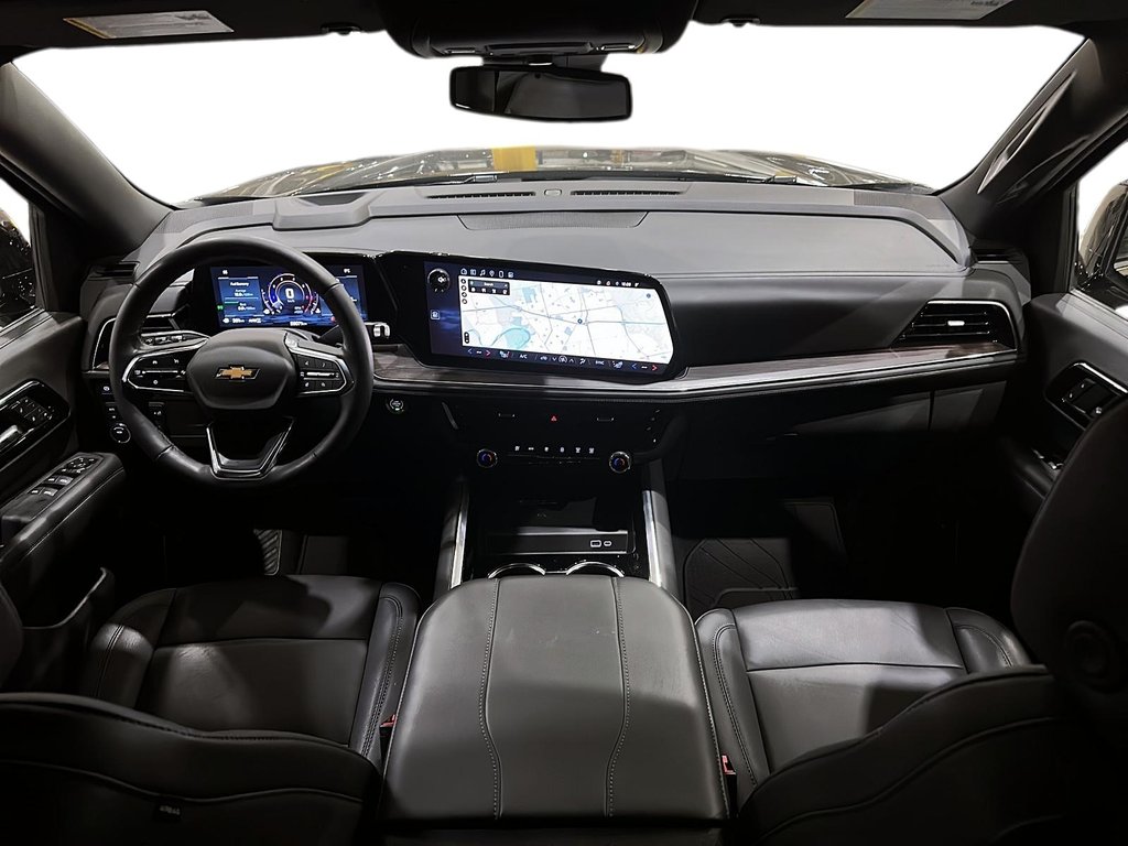 2025 Chevrolet Suburban LT in Stratford, Ontario - 9 - w1024h768px