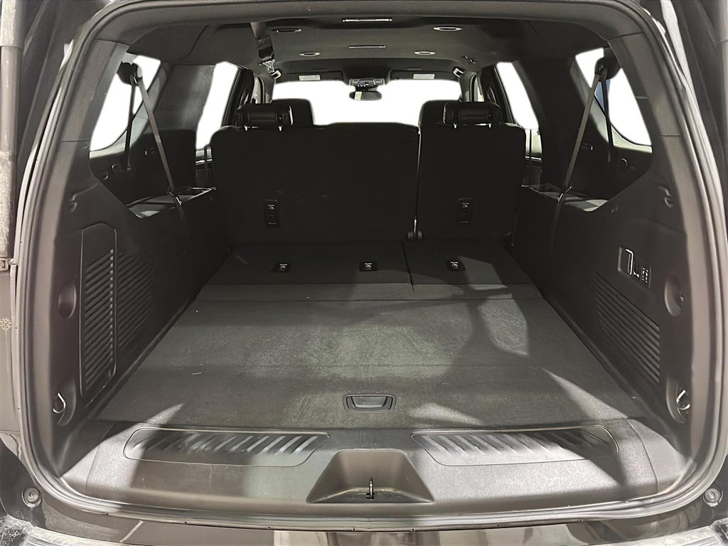 2025 Chevrolet Suburban LT in Stratford, Ontario - 6 - w1024h768px