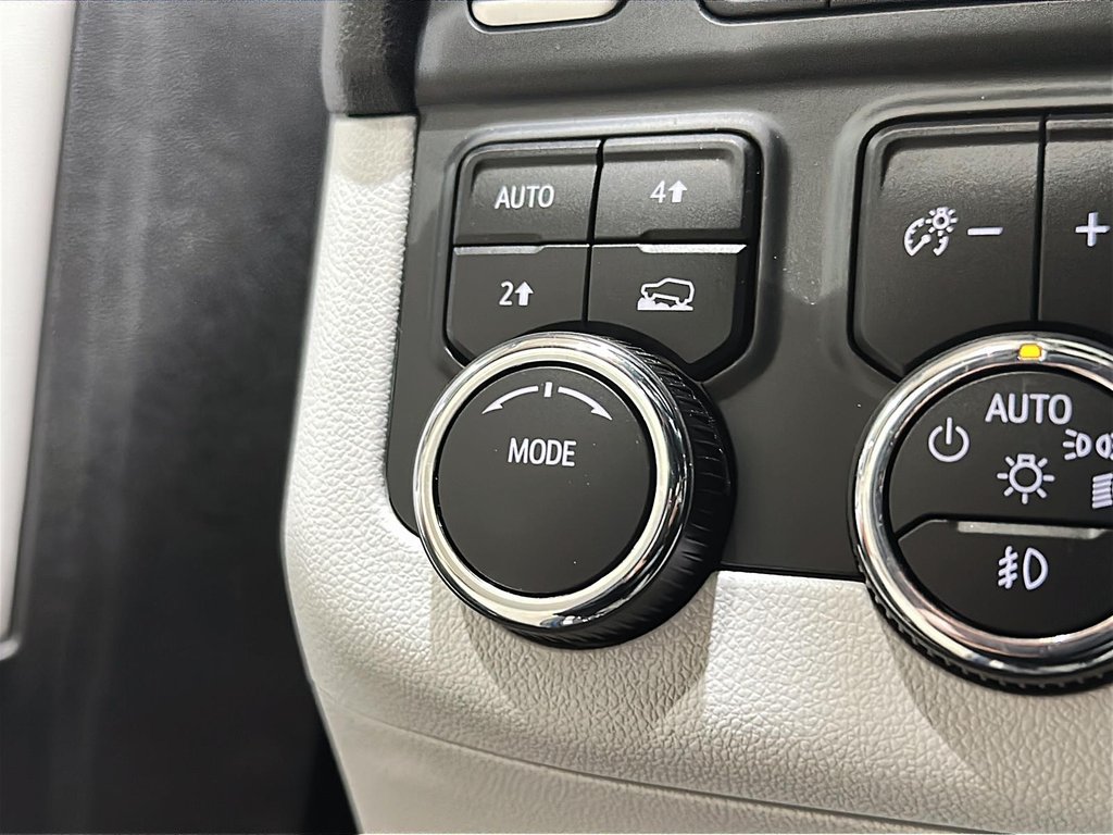 2025 Chevrolet Tahoe PREMIER in Stratford, Ontario - 15 - w1024h768px