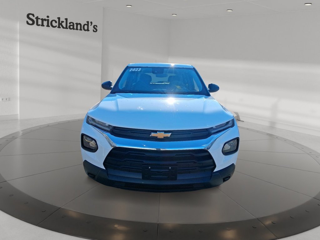 2023 Chevrolet TrailBlazer LS in Stratford, Ontario - 2 - w1024h768px
