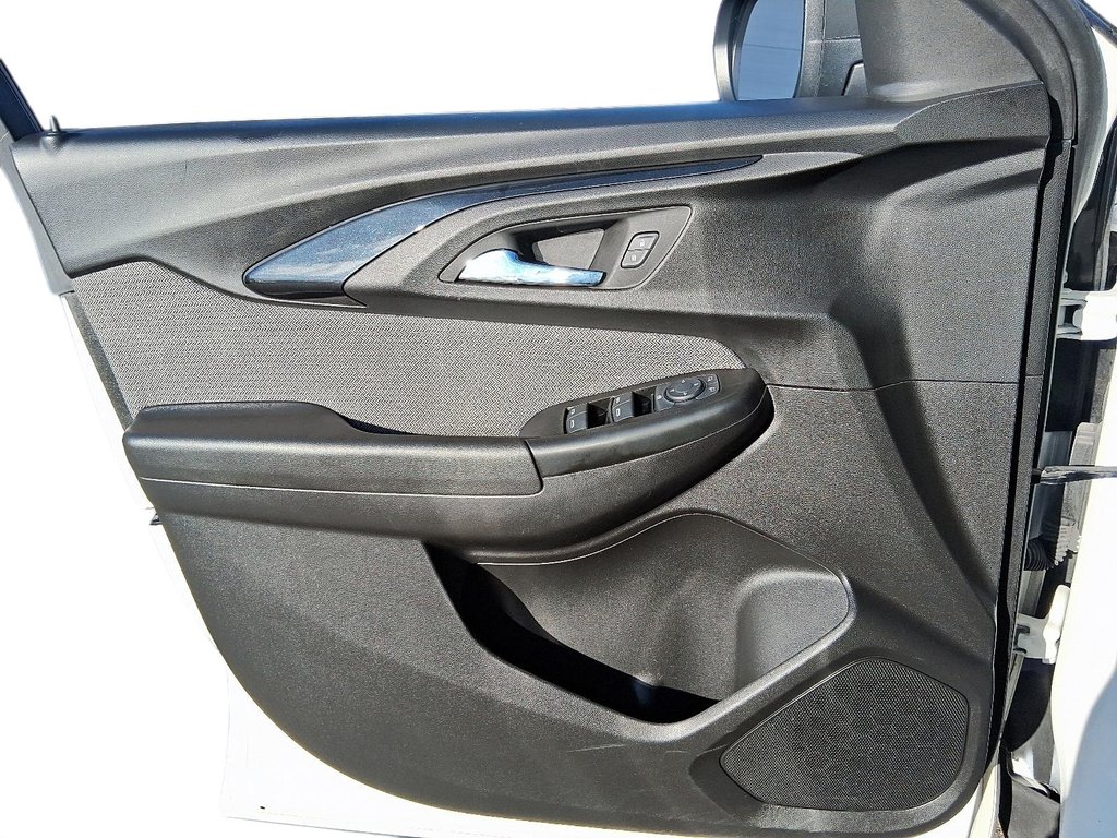 2023 Chevrolet TrailBlazer LS in Stratford, Ontario - 11 - w1024h768px