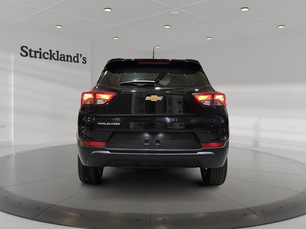 2023 Chevrolet TrailBlazer LS in Stratford, Ontario - 3 - w1024h768px