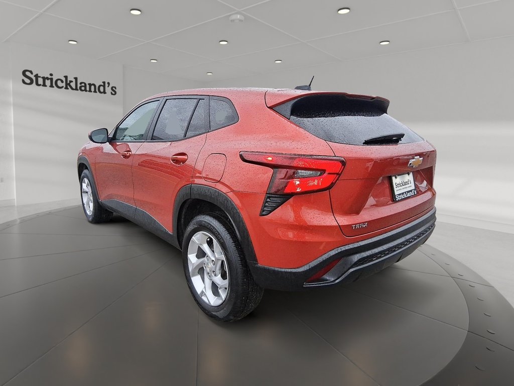 2024 Chevrolet Trax LS in Stratford, Ontario - 4 - w1024h768px