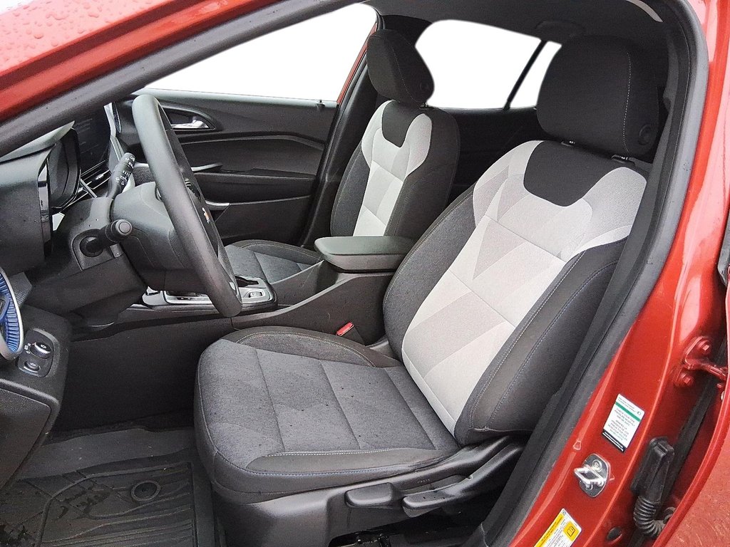 2024 Chevrolet Trax LS in Stratford, Ontario - 8 - w1024h768px