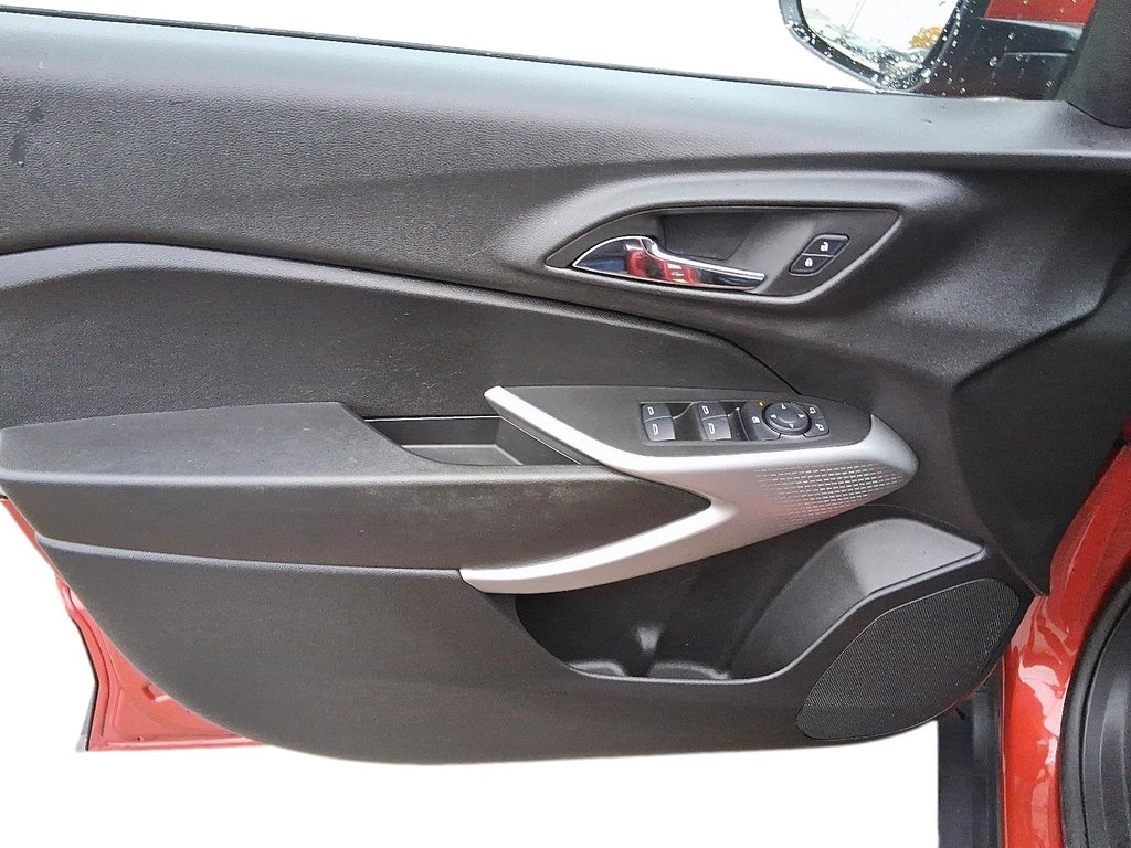 2024 Chevrolet Trax LS in Stratford, Ontario - 11 - w1024h768px