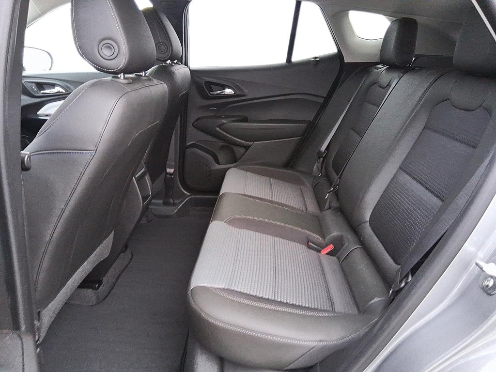 2025 Chevrolet Trax LT in Stratford, Ontario - 10 - w1024h768px