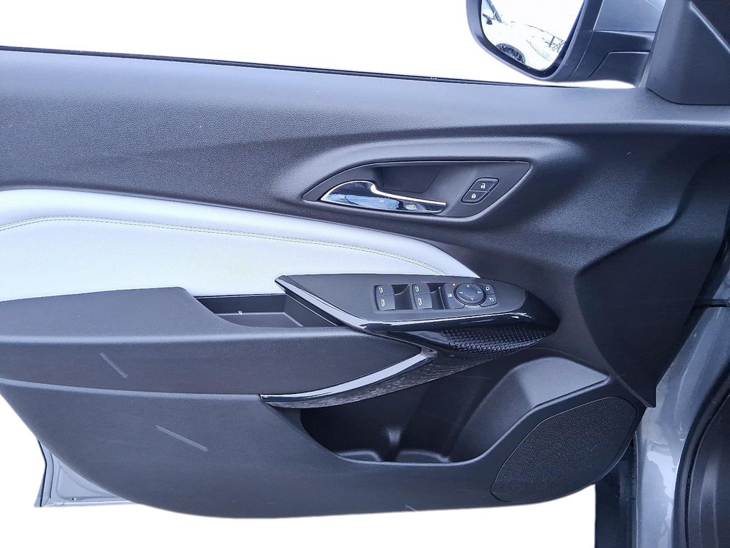 2025 Chevrolet Trax LT in Stratford, Ontario - 12 - w1024h768px