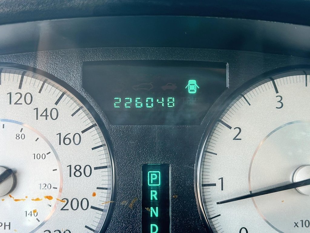 2010 Chrysler 300 C 4D SEDAN Sedan in Stratford, Ontario - 11 - w1024h768px