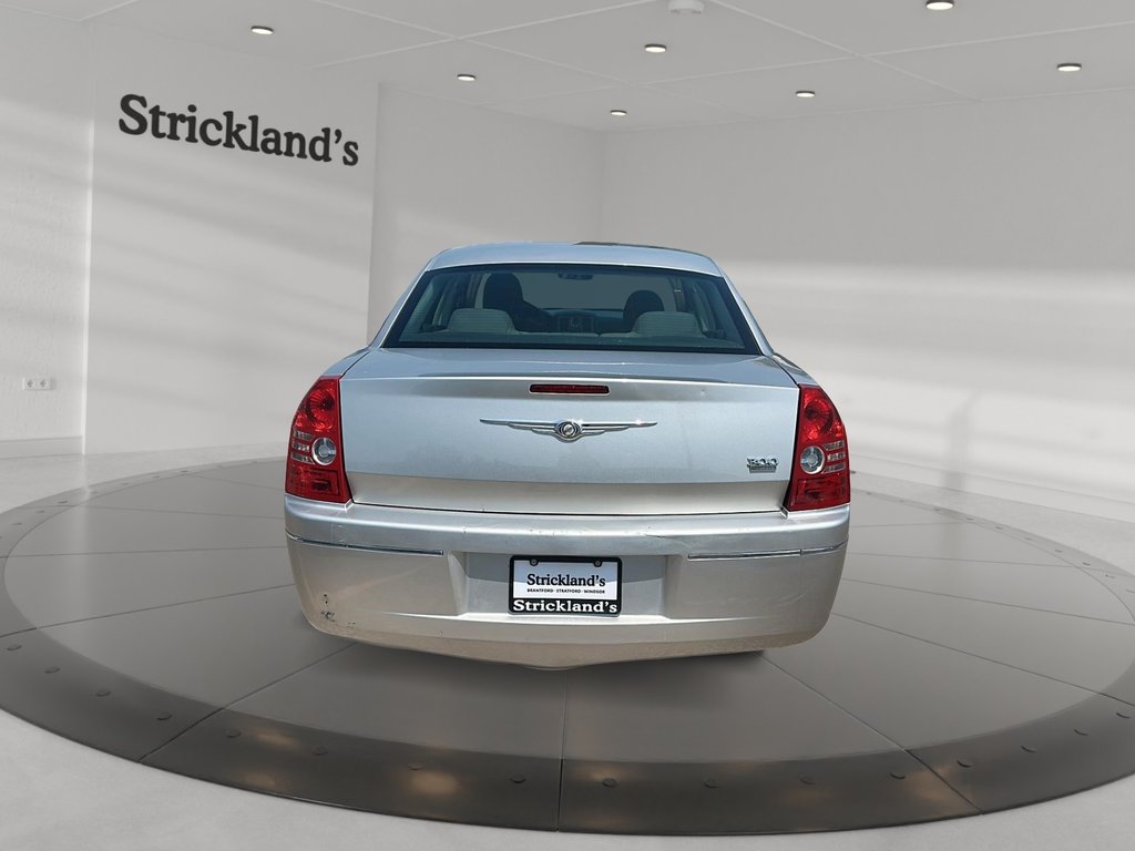 2010 Chrysler 300 C 4D SEDAN Sedan in Stratford, Ontario - 3 - w1024h768px