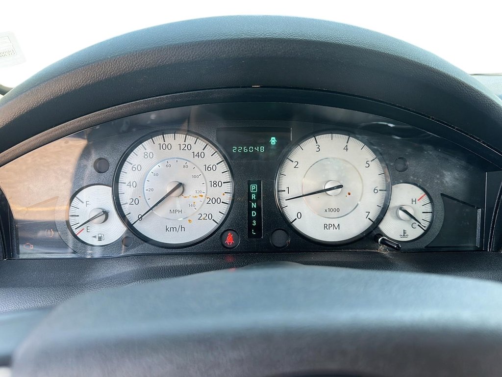 2010 Chrysler 300 C 4D SEDAN Sedan in Stratford, Ontario - 12 - w1024h768px