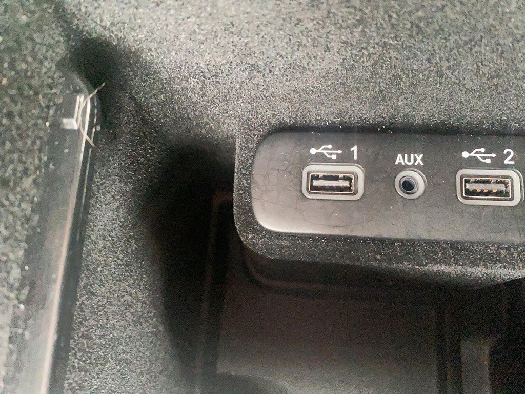 2022 Chrysler 300 TOURING L Sedan in Stratford, Ontario - 18 - w1024h768px