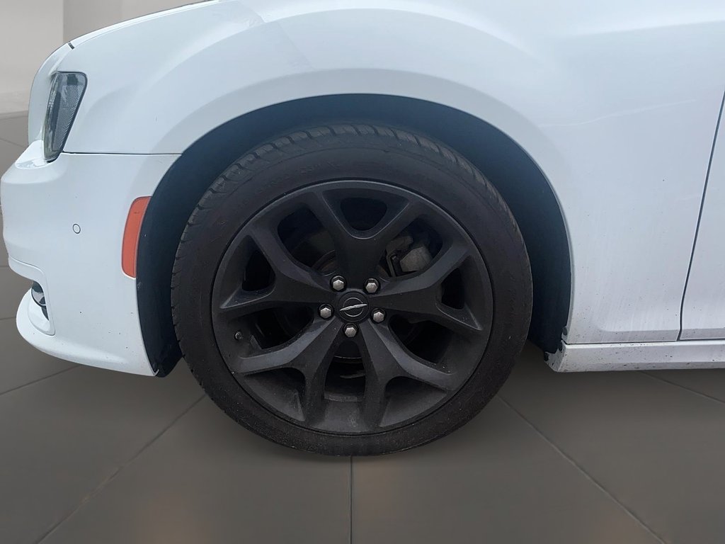 2022 Chrysler 300 TOURING L Sedan in Stratford, Ontario - 7 - w1024h768px