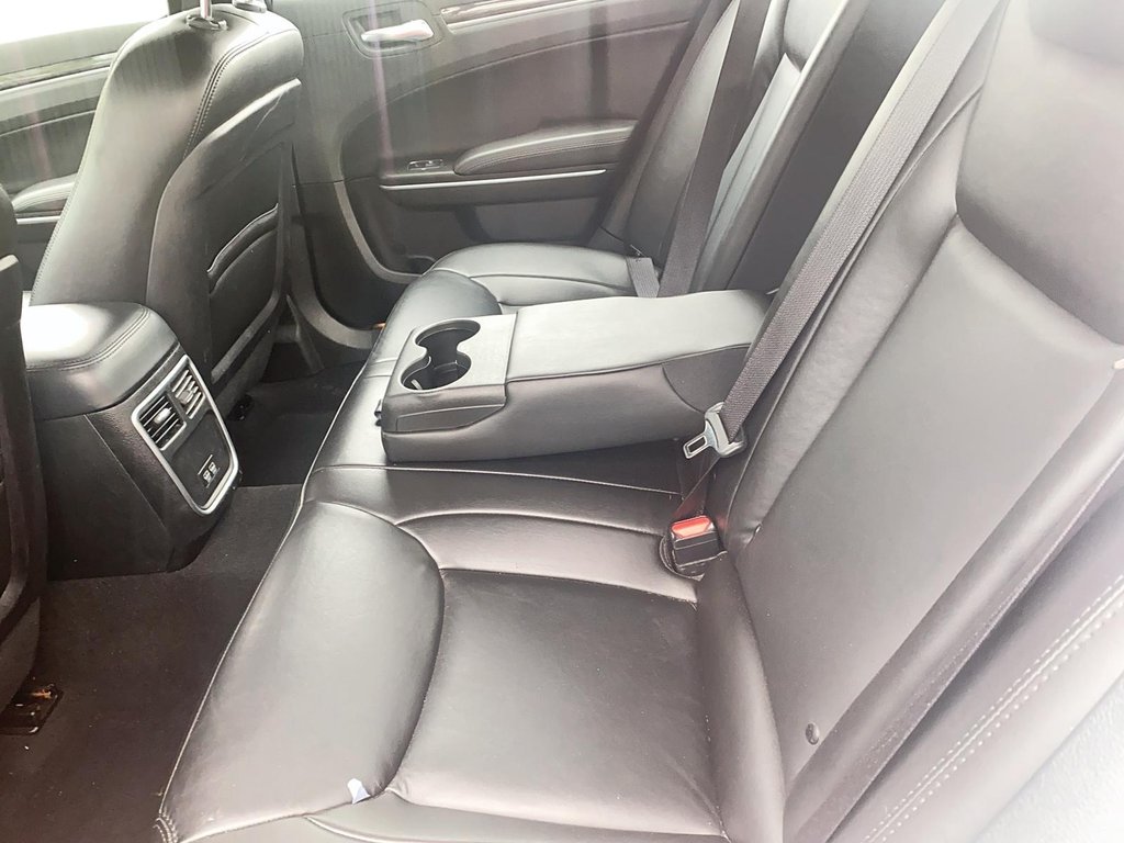 2022 Chrysler 300 TOURING L Sedan in Stratford, Ontario - 20 - w1024h768px