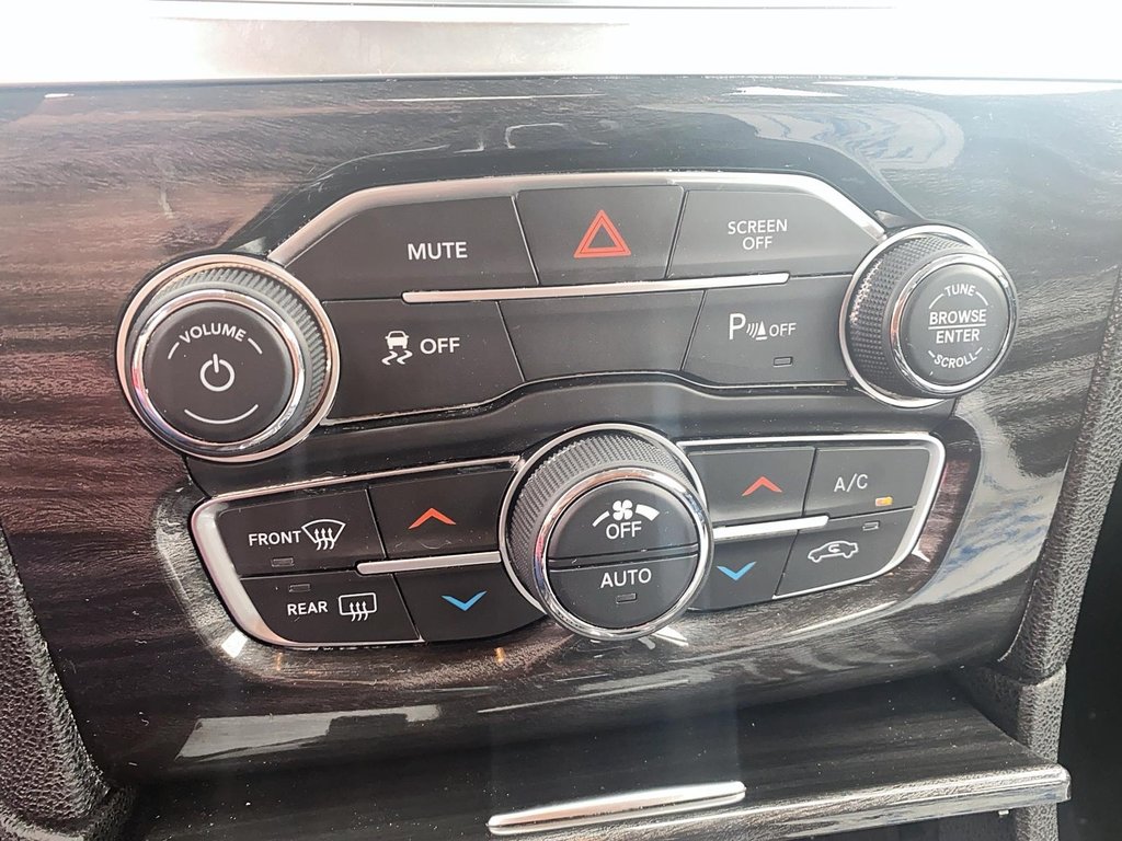 2022 Chrysler 300 TOURING L Sedan in Stratford, Ontario - 19 - w1024h768px