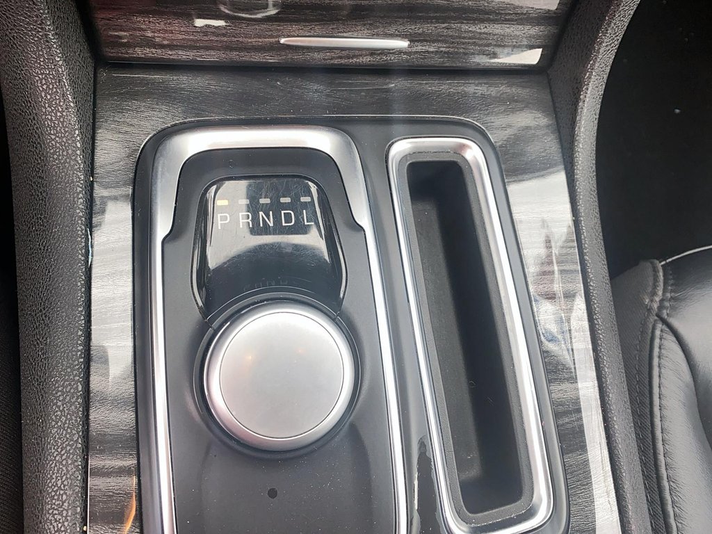 2022 Chrysler 300 TOURING L Sedan in Stratford, Ontario - 14 - w1024h768px