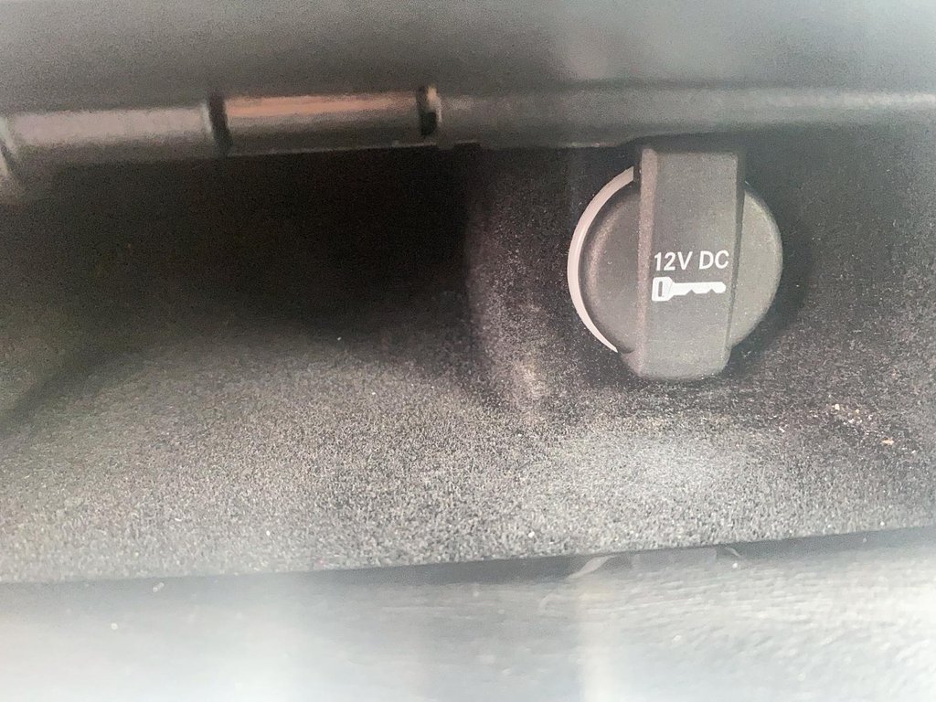 2022 Chrysler 300 TOURING L Sedan in Stratford, Ontario - 16 - w1024h768px