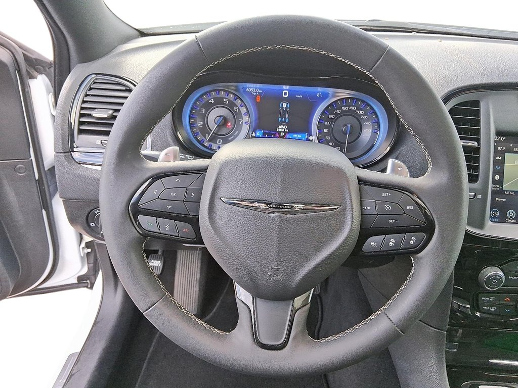 2023 Chrysler 300 S AWD in Stratford, Ontario - 12 - w1024h768px