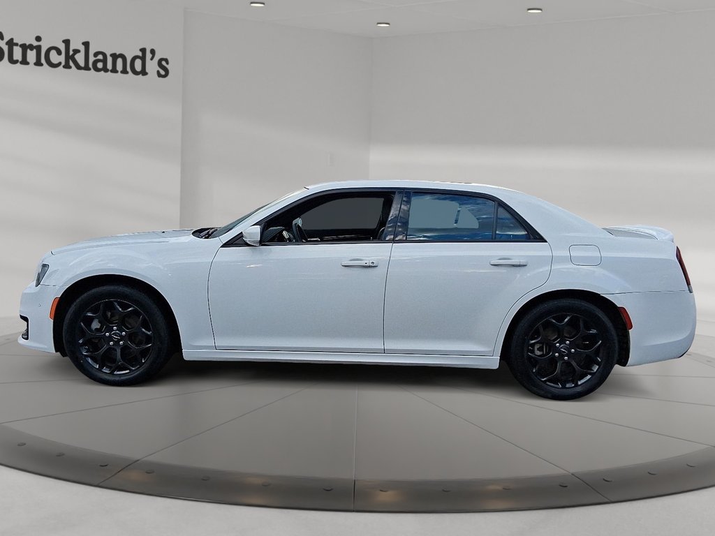 2023 Chrysler 300 S AWD in Stratford, Ontario - 5 - w1024h768px