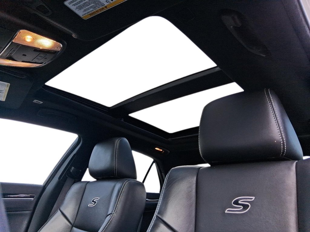 2023 Chrysler 300 S AWD in Stratford, Ontario - 16 - w1024h768px