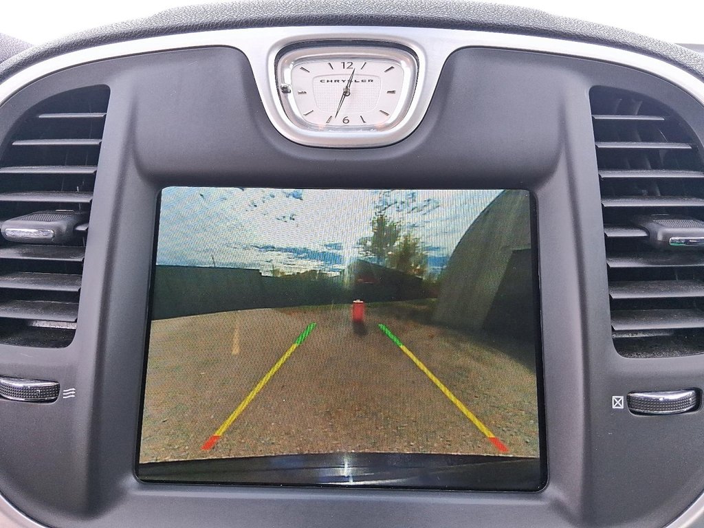 2023 Chrysler 300 TOURING L AWD in Stratford, Ontario - 18 - w1024h768px