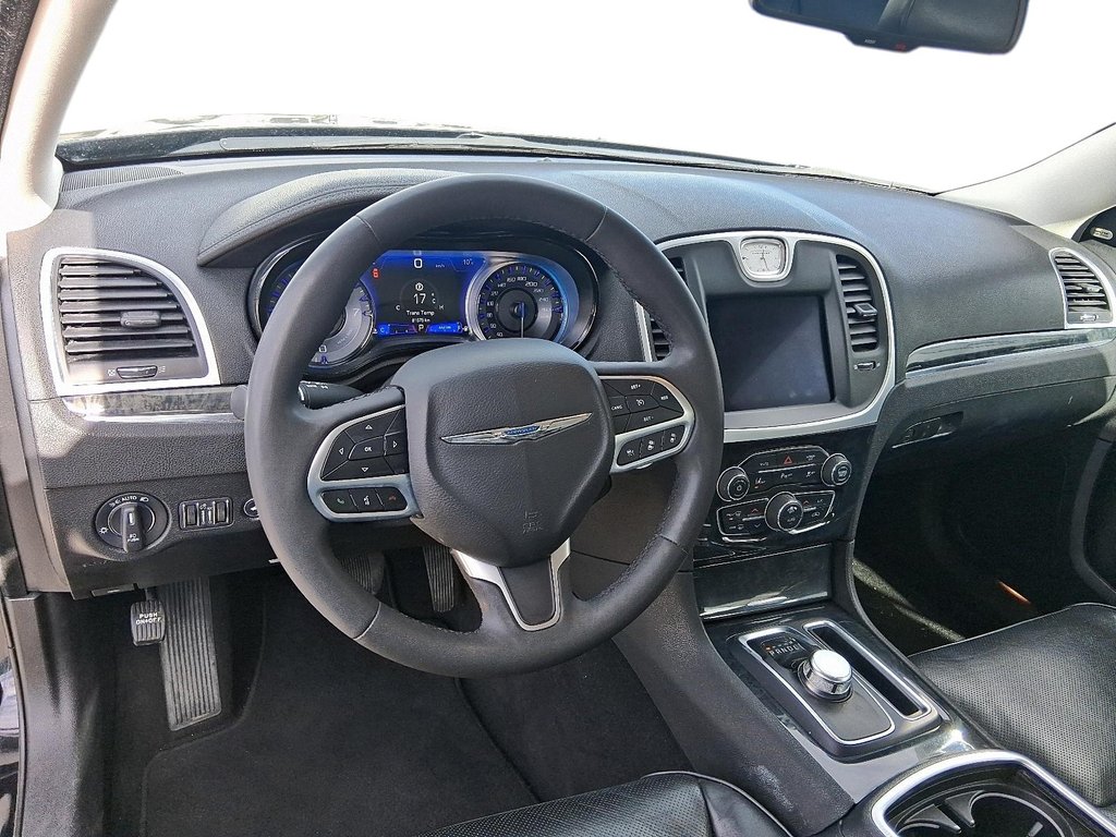 2023 Chrysler 300 TOURING L AWD in Stratford, Ontario - 10 - w1024h768px