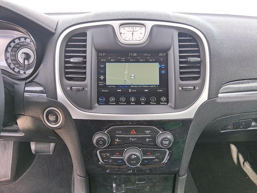 2023 Chrysler 300 TOURING L AWD in Stratford, Ontario - 15 - w1024h768px