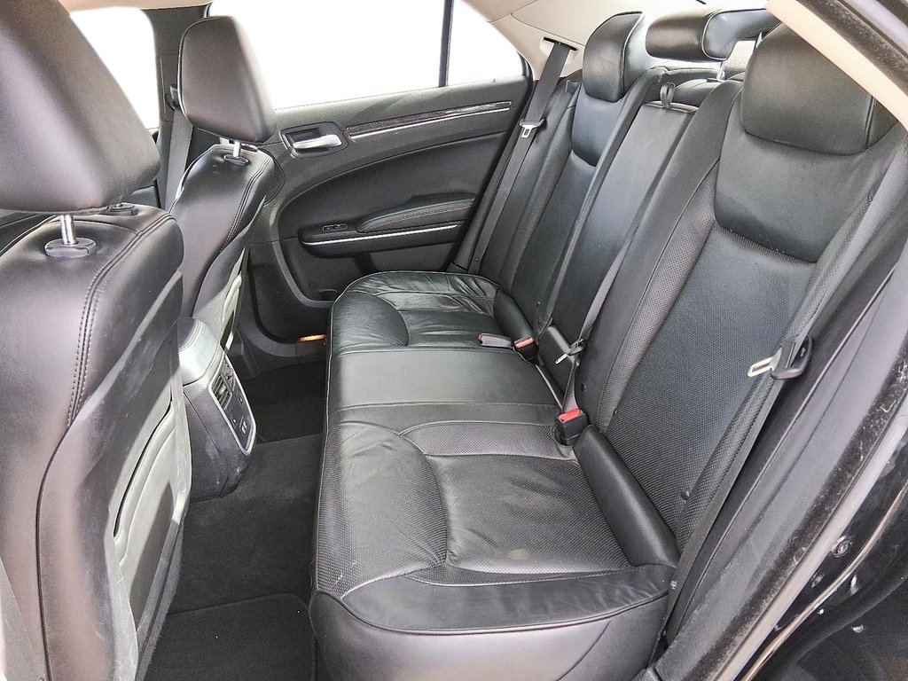 2023 Chrysler 300 TOURING L AWD in Stratford, Ontario - 9 - w1024h768px