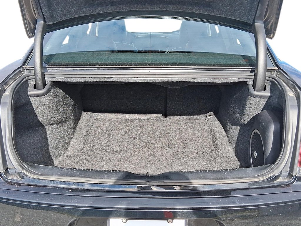 2023 Chrysler 300 TOURING L AWD in Stratford, Ontario - 6 - w1024h768px