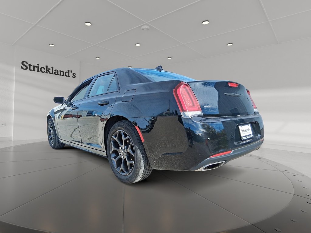 2023 Chrysler 300 TOURING L AWD in Stratford, Ontario - 4 - w1024h768px