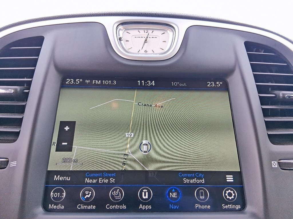 2023 Chrysler 300 TOURING L AWD in Stratford, Ontario - 19 - w1024h768px