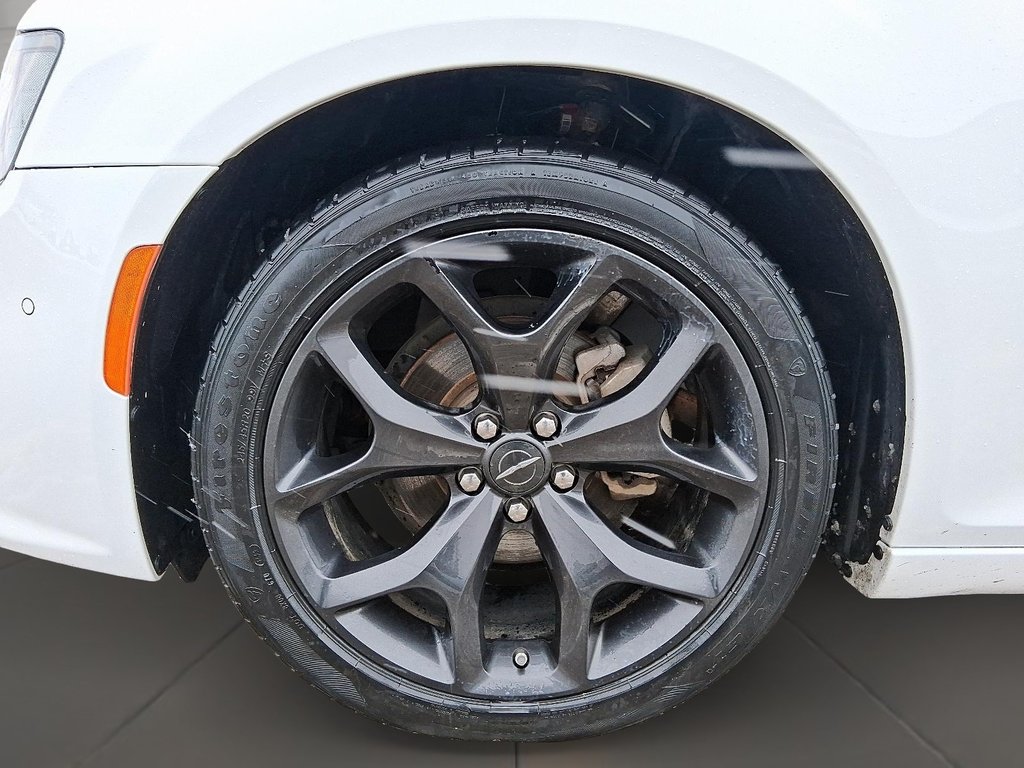 2023 Chrysler 300 TOURING L in Stratford, Ontario - 7 - w1024h768px