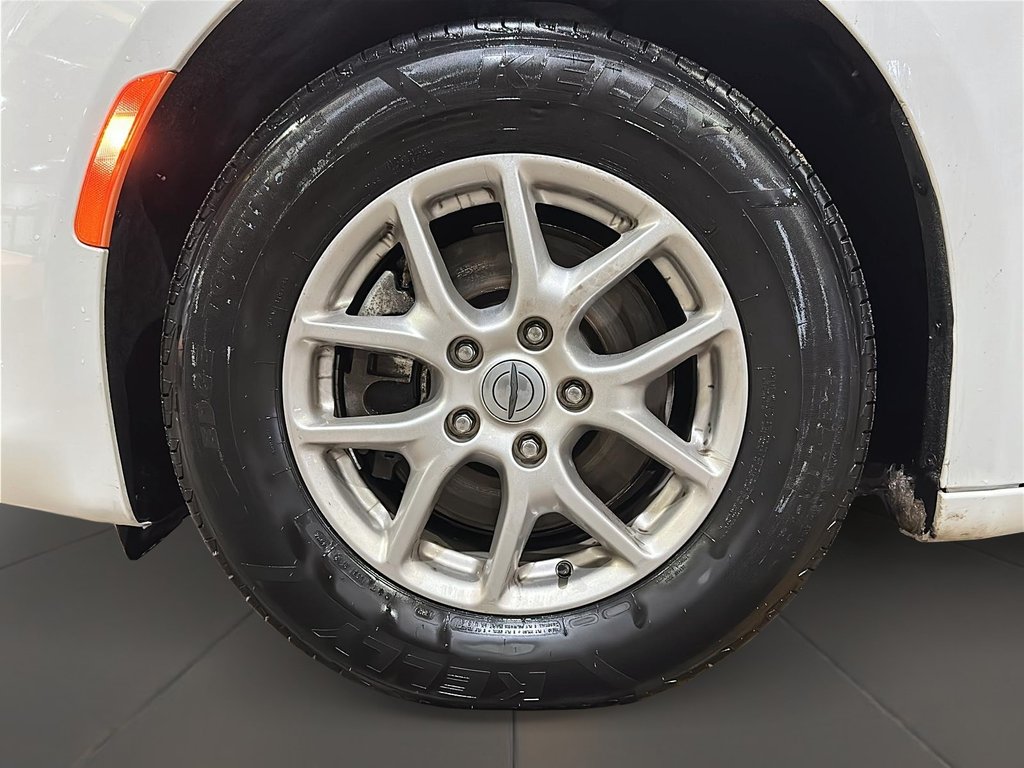 2024 Chrysler Grand Caravan SXT in Stratford, Ontario - 7 - w1024h768px